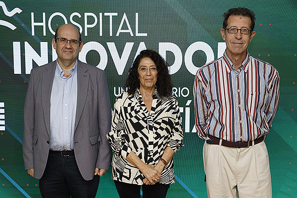 Francisco Javier Briceño, jefe de Cirugía General y Digestiva; Concha Herrera, jefa del Servicio de Hematología; e Ignacio Muñoz, jefe del Servicio de Cirugía Cardiovascular del Hospital Universitario Reina Sofía.