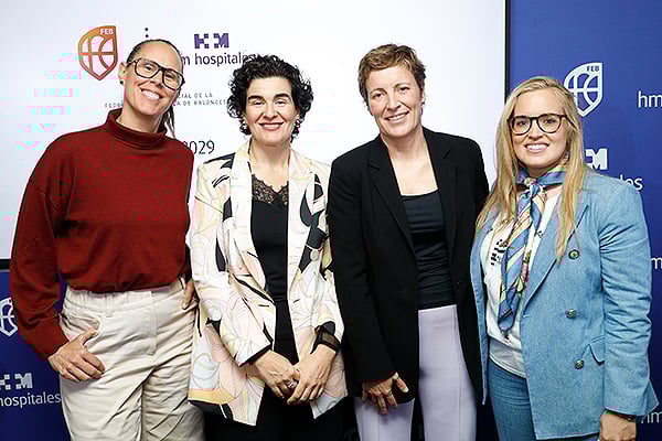 Amaya Valdemoro, embjadora de la Selección Femenina de Balencesto; Elena Abarca; Elisa Aguilar y Elena Isla, directora del Área Médica de la FEB.