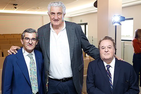 Juan Abarca, Fernando Romay, exjugador de la selección española de baloncesto; y Miguel Ángel Martín.