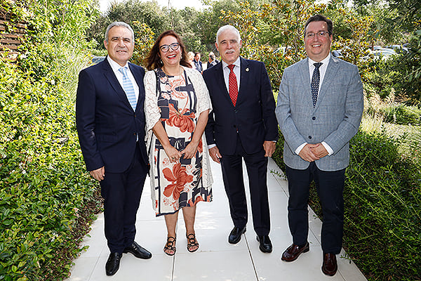 José María Rodríguez, secretario general de la Organización Médica Colegial (OMC); Manuela García, vicepresidenta segunda de la OMC; Enrique Guilabert, tesorero de la OMC; y Graciliano Estrada, presidente del Colegio de Médicos de Segovia. 