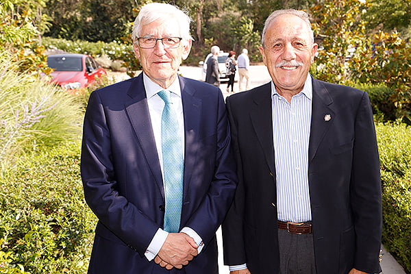 José Ramón Luis-Yagüe, director de Relaciones con las Comunidades Autónomas de Farmaindustria y Pablo Domínguez del Río, consultor de Carburos Metálicos.