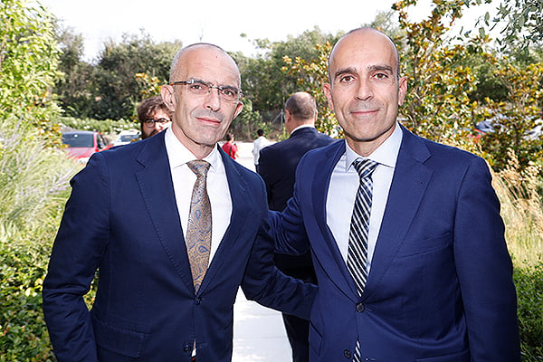 Juan José Camacho Parejo, director general de Salud Pública de de la Consejería de Sanidad de Castilla-La Mancha, posa con Ricardo López.