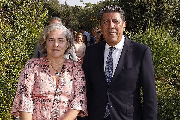 Núria de Diego, directora de Área de Ventas de Abex; y Manuel Vilches, director médico de J&J Medical Devices. 