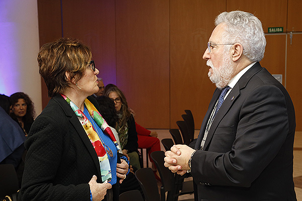 Rocío Mosquera, gerente de Galaria - Empresa Pública de Servicios Sanitario del Servicio Gallego de Salud (SERGAS); charla con Miguel Santalices.