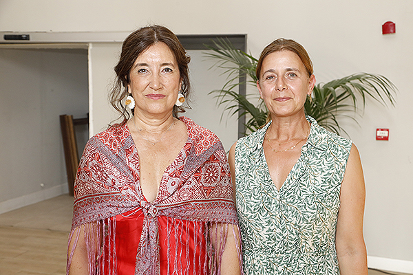 Ana María Comesaña, directora de Recursos Humanos del Servicio Gallego de Salud; y Raquel Sánchez, jefa de Prensa de la Consejería de Sanidad de la Xunta de Galicia.