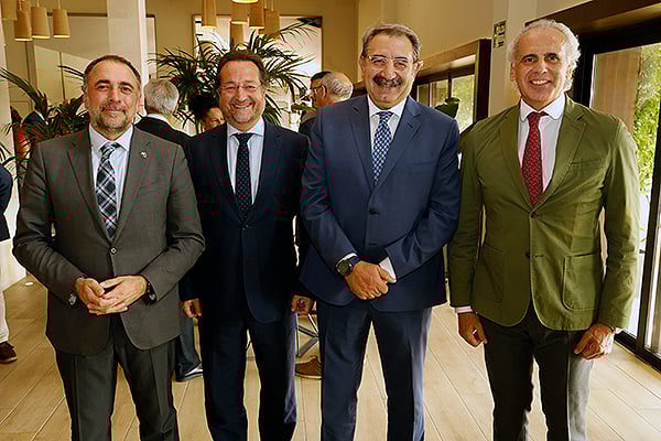 Julio García Comesaña; Fernando Prados, viceconsejero de Asistencia Sanitaria y Salud Pública de la Consejería de Sanidad de la Comunidad de Madrid; Jesús Fernández Sanz, consejero de Sanidad en funciones de Castilla-La Mancha; y Enrique Ruiz Escudero, exconsejero de Sanidad de la Comunidad de Madrid. 