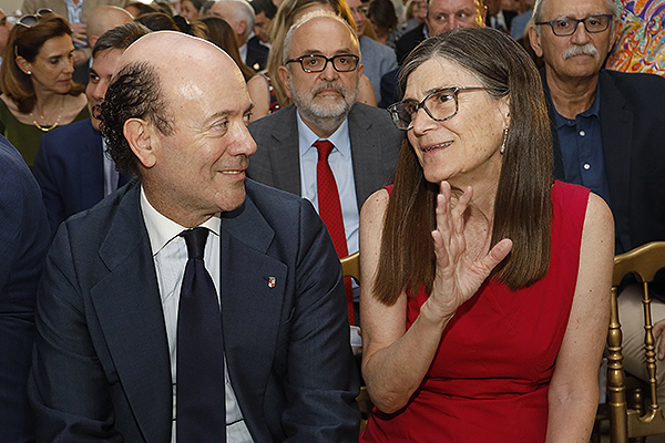 Jesús García-Cruces, viceconsejero de Asistencia Sanitaria, Planificación y Resultados en Salud de la Consejería de Sanidad de Castilla y León, junto a Pilar Aparicio, directora general de Salud Pública del Ministerio de Sanidad.