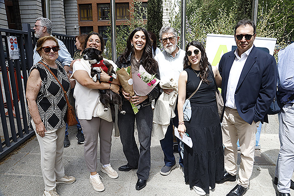 Las celebraciones tras elegir la plaza PIR no han faltado en los exteriores del Ministerio de Sanidad.