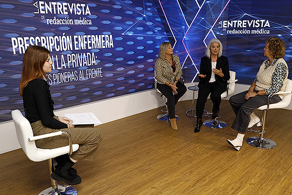 Un momento de la entrevista a Carmen Tosat, Asunción Pérez y Montse Angulo.