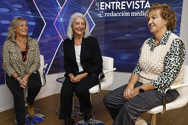 Carmen Tosat, Asunción Pérez y Montse Angulo analizan el comienzo del programa piloto del Consejo General de Enfermería.