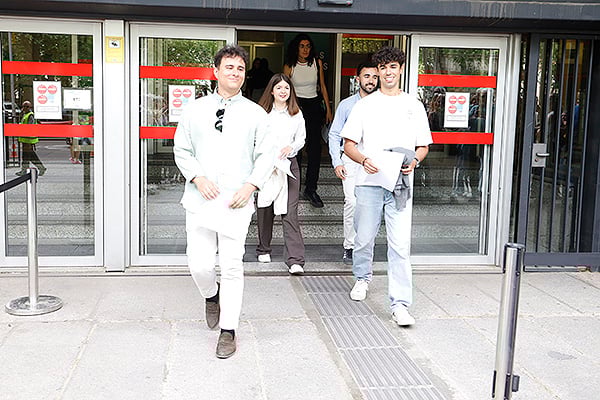 Los primeros en elegir plaza FIR salen felices del Ministerio de Sanidad.