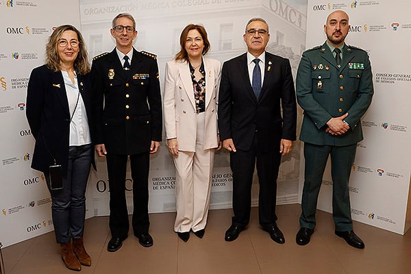 Mª Rosa Arroyo Castillo, Vicesecretaria de la OMC; Manuel Yanguas, María Isabel Moya, José María Rodríguez Vicente y Ángel Barca, comandante de la Policia Nacional.