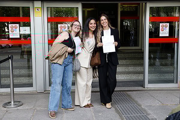A la salida del Ministerio de Sanidad tras elegir plaza