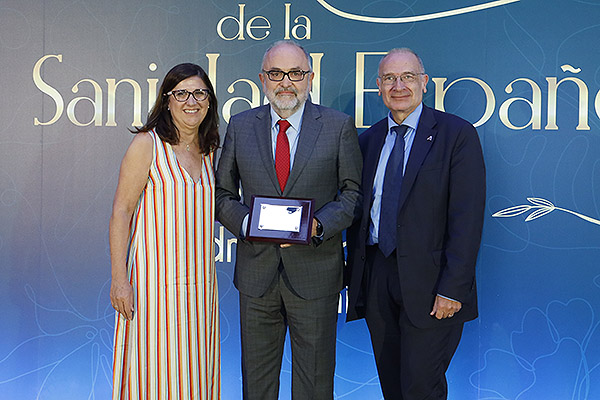 Regina Leal, directora del Servicio de Salud de Castilla-La Mancha; José Jesús Guillén, director general de Salud Pública y Adicciones en funciones de la Consejería de Salud de la Región de Murcia; y Luis Martínez, director general de Asistencia Sanitaria y Resultados en Salud del SAS.