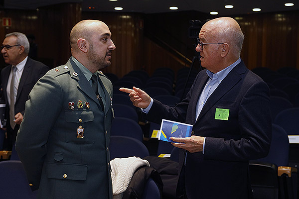 Ángel Barca charla con José Ramón Huerta.