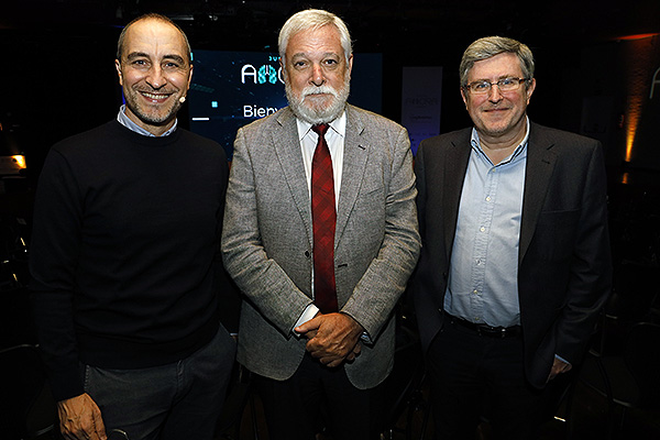 Luis Gorispe, radiólogo especializado en Pulmón en el Hospital Ramón y Cajal y miembro del Comité del Proyecyo Cassandra; Ángel Gayete, miembro del Comité Científico de la II Edición de 'Juntos Ahora'; y Marcelo Sánchez, radiólogo torácico en el Hospital Clínico de Barcelona y presidente ejecutivo de la Seicat.