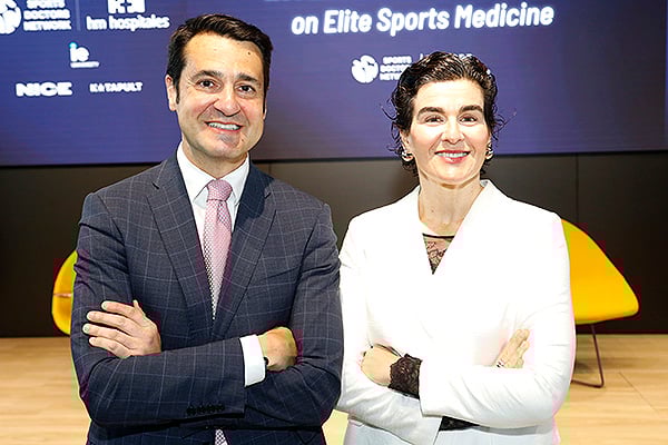 Roberto Sanz, dircom de HM Hospitales; y Elena Abarca Cidón, directora general de HM Hospitales.