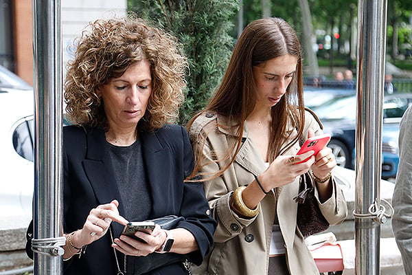Los familiares han seguido en directo la asignación de las plazas MIR con muchos nervios.