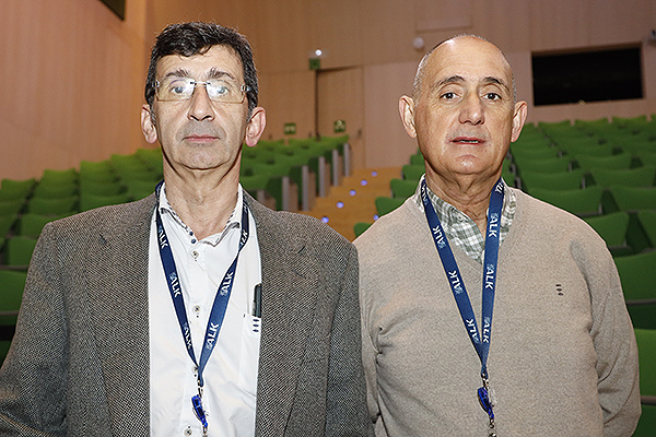Francisco Javier González, profesor de Neumología en Santiago; y Luis Miguel Domínguez, neumólogo en A Coruña.