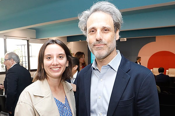 Alba Alagon, manager Kern Pharma; y Estebe Munmany, responsable de Comunicación de Stada.