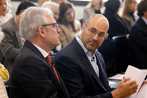 Jordi de Dalmases Balaña junto a Antonio Blázquez, jefe del Departamento de Medicamentos de Uso Humano de la Agencia Española de Medicamentos y Productos Sanitarios.