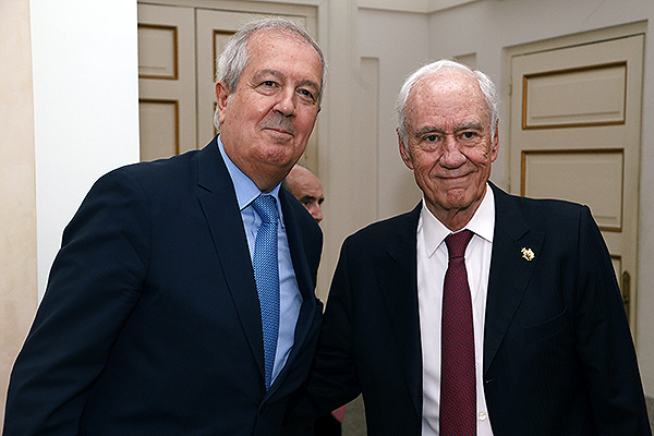 Luis Mayero, consejero de Asisa; y Luis Ortiz, presidente de la Academia Médico-Quirúrgica de España.