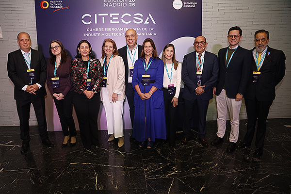 Sandro Stapleton; María Alejandra Salvo, gerente de Caprodi; Ana Laura Riquelme directora ejecutiva AMID; María Aláez; ----; Marisol Sánchez directora de la Cámara de Dispositivos Médicos de ANDI Colombia; Paula Harfrnan, supply chain wiener laboratorios en Barcelona; orge Daniel Alarcón, director de Dispositivos Médicos Canifarma de México; Davi Uemoto Da Silva, director ejecutivo de Abraidi de Brasil; y Eduardo del Solar, director ejecutivo Apis Chile.