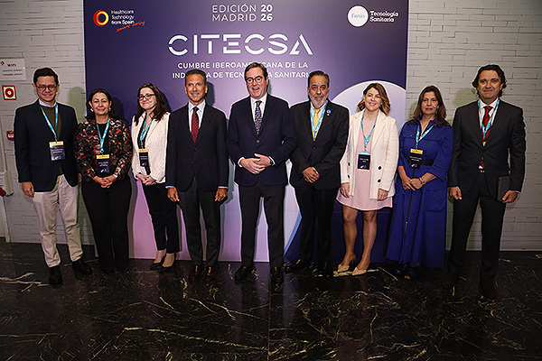 Davi Uemoto Da Silva;  Ana Laura Riquelm; María Sala, exdirectora técnica y de calidad de Fenin; Jorge Huertas, Antonio Garamendi; Eduardo del Solar; Carmen Ruiz Villar; Carmen Ruiz Villar ; y Pablo Crespo.