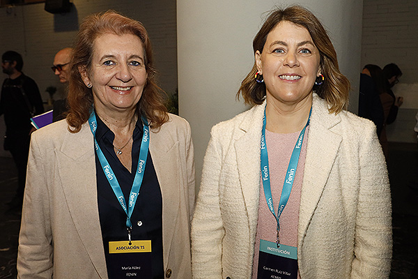 María Aláez, directora Técnica y de Calidad de Fenin; y Carmen Ruiz Villar, jefa de Departamento de Productos Sanitarios de la Agencia Española de Productos Sanitarios (Aemps).