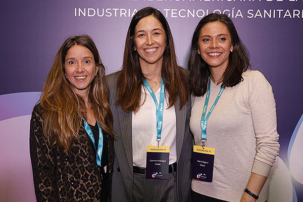 De Fenin: Margarita Sopena, resposanble de Comunicación; Carmen Ansótegui, directora de Comunicación y Relaciones Institucionales; y María Zugasti, responsable de Relaciones Ibnstitucionales.
