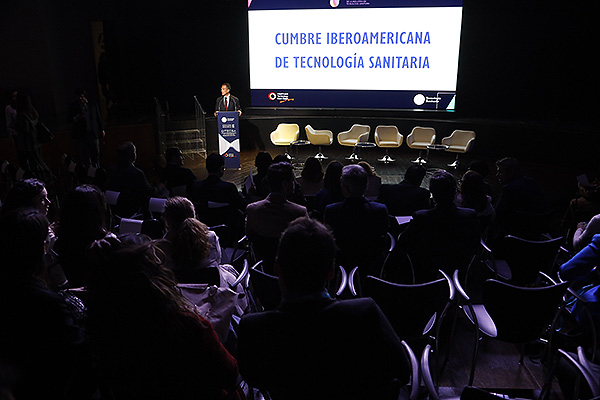 Aspecto de la sala durante la inauguración de la Cumbre Iberoamericana de Tecnología Sanitaria.