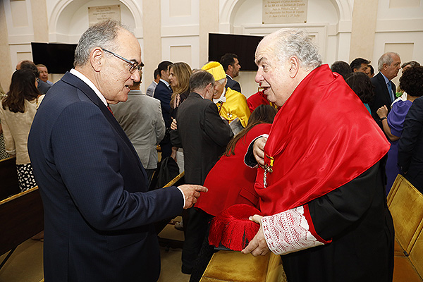 Luis Campo, vicepresidente de AMA; charla con Ricardo De Lorenzo.