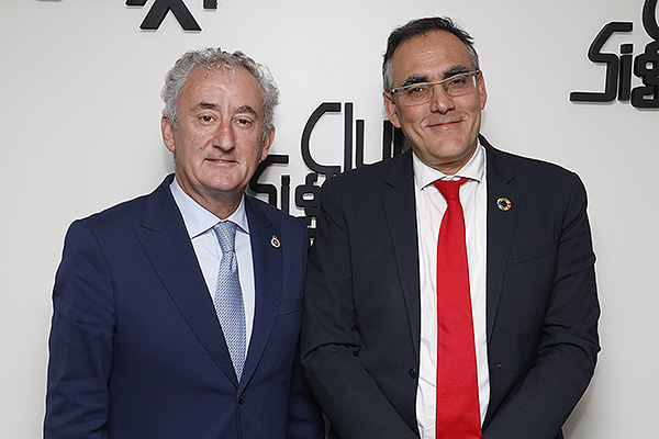  Tomás Cobo, presidente de la OMC; y Raúl Pesquera, consejero de Sanidad de Cantabria.