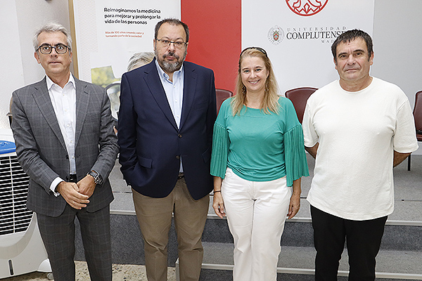 Jesús Ponce, César Hernández, Natividad Calvente y Jesús Puente, respresentante del Grupo Parlamentario Socialista en la Comisión de Sanidad de las Cortes de Castilla y León.