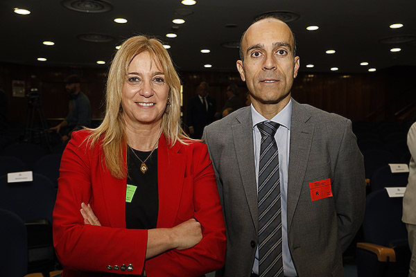 Ana Prieto, portavoz del PSOE en la Comisión de Sanidad del Congreso de los Diputados; y Ricardo López.