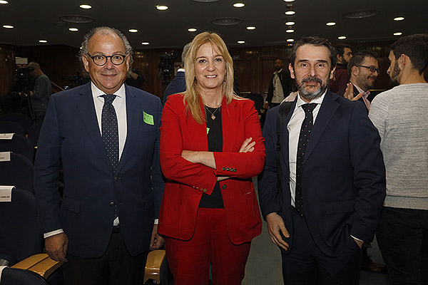 Ángel Luis Rodríguez de la Cuerda, secretario general de Aeseg; Ana Prieto; y Cristóbal Belda.