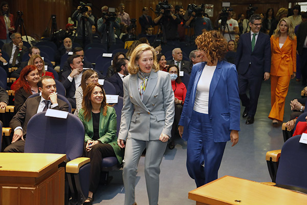 Las ministras del Gobierno a su llegada al acto de traspaso de la cartera de Sanidad.