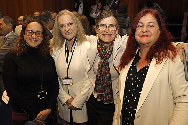 Noemí Cíbicos, directora general de Salud Digital; María Belén Hernando Galán, directora del Instituto Nacional de Gestión Sanitaria María Belén Hernando Galán, directora del Instituto Nacional de Gestión Sanitaria; Pilar Aparicio, directora general de Salud Pública; y Celia Gómez.