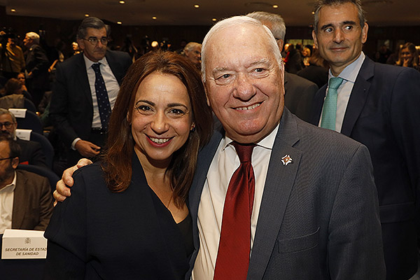 Silvia Calzón y Florentino Pérez Raya., presidente del Consejo General de Enfermería (CGE).