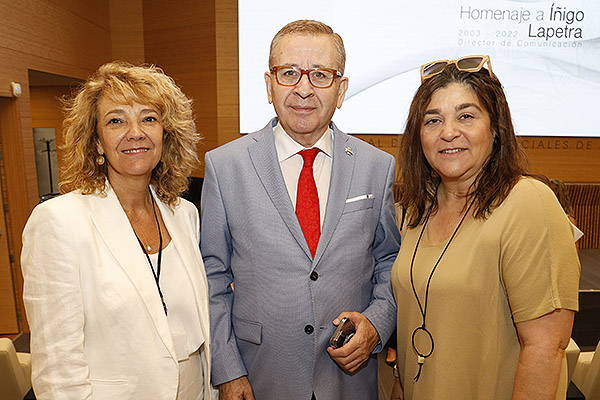 María Andión Goñi, directora de Enfermería del Hospital Universitario 12 de Octubre y vocal de ANDE Madrid; Jorge Andrada, presidente del Colegio Oficial de Enfermería de Madrid (Codem); y Almudena Santano, directora de enfermerñia en el Hospital Puerta de Hierro.