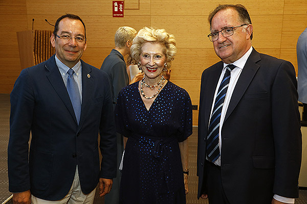 José Luis Cobo, Pilar Fernández, presidenta del Instituto ISFOS; y Rafael Lletget.