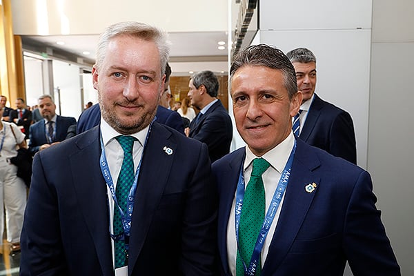 Jorge Sande, director comercial de AMA, y Miguel Ferro, delegado de Ourense de AMA.