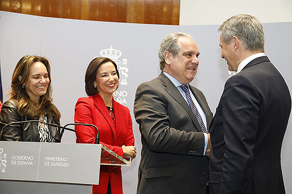 Ana López Casero, tesorera del Consejo General de Farmacia; Raquel Martínez, secretaria general del Consejo General de Farmacia; Jesús Aguilar, presidente del Consejo General de Farmacia; y José Manuel Miñones. 