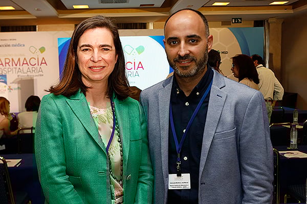 Cecilia Martínez y Jose Manuel Valenzuela, jefe de Servicio de la División de Ensayos Clínic de la Agencia Española del Medicamento y Productos Sanitarios.