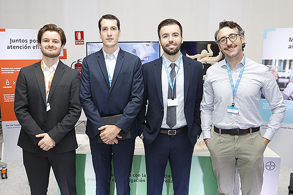Néstor García-Gombau, coordinador de Marketing y Servicio Técnico de Bayer; Julen Rodríguez, especialista de Ventas Clínicas de Bayer; Diego Peco, especialista en Marketing de Bayer; y Tomás Salaya, medical radiology en Bayer.