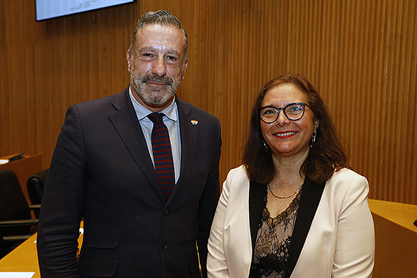 Jaime Medrano, jefe de Gabinete del Cgcom y Manuela García Romero, vicepresidenta segunda del Cgcom.