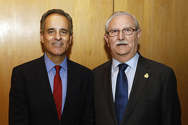 José Antonio Lorente, vicepresidente del Colegio de Médicos de Granada y Serafín Romero, expresidente de la OMC.