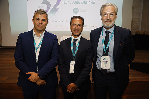Alberto Martínez, director general de Siemens Healthineers; Jorge Huertas; y Agustín Canales, director general del