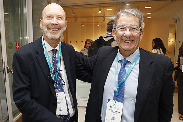 Carlos Cisternas, Director del Sector de Tecnología Sanitaria de Cataluña en la Federación Española de Empresas de Tecnología Sanitaria (Fenin); y Francisco de Paula, Director de Government Affairs en MiniMed.