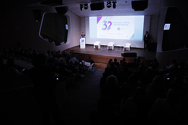 Aspecto de la sala durante la inauguración del 32 Encuentro del Sector de Tecnología Sanitaria.